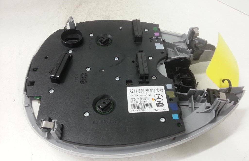 Mercedes W211 E-Klasse T-Mod. Innenleuchte vorn A2118205901 HELLA